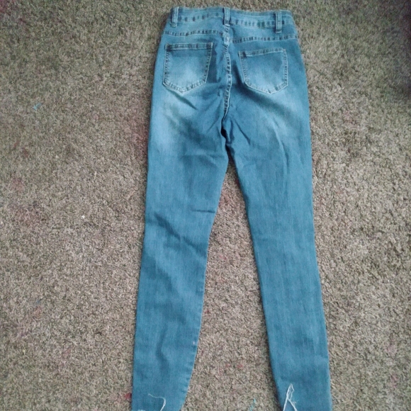 Shein ripped blue jeans - Picture 2 of 4